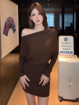 美拉德色连衣裙FAY【入秋慢调】气质长袖斜肩老钱风高温烫钻针织连衣裙#时尚穿搭 #辣妹穿搭 #御姐 #上热搜 #高级感穿搭