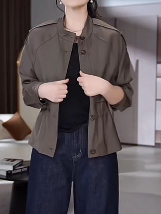 LMENY“继承者”挺括有型~小立领插肩袖可调节收腰显瘦短款风衣外套#秋季穿搭 #收腰显瘦 #风衣 #复古外套 #上衣