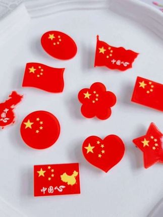 非金属亚克力胸针五星红旗爱心胸章徽章学生爱国胸针可爱胸针#胸针#红色喜庆 #我爱我的祖国 #中国红🇨🇳