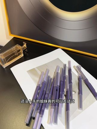 双头修眉刀,刮完干净不伤皮肤,别忘了艾特你的手残党闺蜜!#化妆工具 #刮眉刀推荐 #好物推荐分享 #手残党