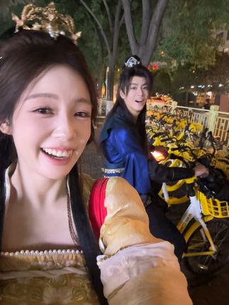 听说西安的情侣都是这样逛街的 #西安 #旅行vlog #情侣 #国庆假期被安排明白了 #汉服