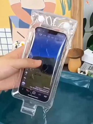 雨天送外卖手机防水袋,一放一扣触屏丝滑流畅,还不耽拍照,可充电 #手机防水袋 #外卖骑手 #防水手机袋可触屏 #好物推荐🔥
