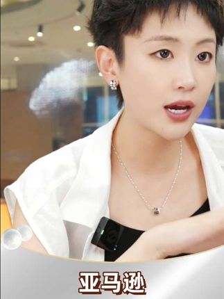 我的妈呀,你敢信这个耳环它竟然会发光!梁雅帝新品亚马逊系列,微镶钻珐琅滴釉,设计感纯银耳饰。#耳饰搭配 #强烈推荐 #上热搜 #饰品分享 #首饰佩戴