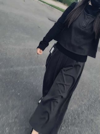 其实人这一辈子,遇见一个对你好的人,会比较容易,但遇见一个始终待你如一的人,却是很难,其实越长大,你就越会明白,你需要的不是一个多么爱你的人,而是你无论发生任何事情,都会在你身边陪伴你的人!#早秋穿搭 #高级感穿搭 #大码女装 #气质穿搭#ootd穿搭