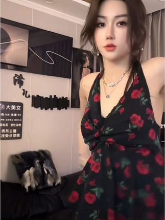 #上热门 (浠儿家)法式V领挂脖扭结背心女夏季外穿独特别致修身无袖上衣#辣妹穿搭 #气质这一块拿捏死死的 #好身材好气质 #时尚搭配