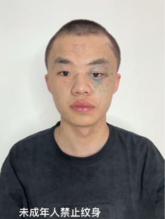 年少时的无知,像一把双刃剑,既让我们勇敢无畏,也让我们遍体鳞伤。#原创视频 #正能量视频 #传播正能量 #个人成长 #未成年人禁止纹身无不良引导