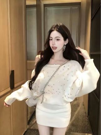 小香风烫钻针织连衣裙女秋冬纯欲性感一字肩包臀裙蝙蝠袖毛衣裙子#小香风连衣裙#针织连衣裙#纯欲风连衣裙#秋冬款连衣裙#蝙蝠袖连衣裙