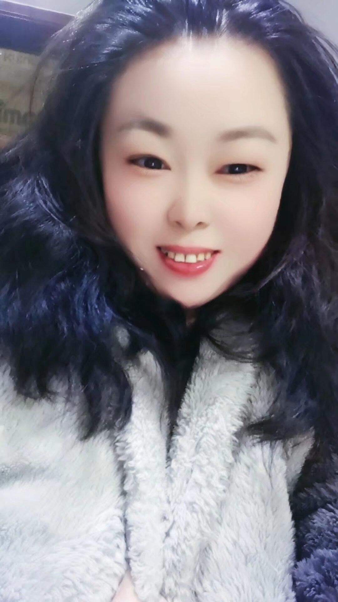 下班了。又一天结束了,虽然满身疲惫,但心里踏实,虽然挣得不多,但每天都在坚持,为了生活起早贪黑,为了责任努力奋斗,在烟火里谋生,在失意中寻梦,只要是在变好慢一点也没关系,希望我们都是苦尽甘来的人!#用微笑面对生活 #微笑😊🌹