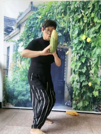 背对繁华,心向自然,正如陶渊明所言:“采菊东篱下,悠然见南山。”🌿 #休闲娱乐 #自然之美