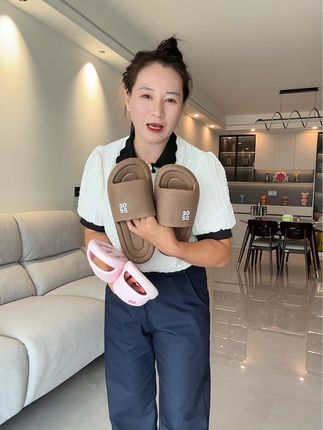 我的妈呀,这也太卷了吧,这么漂亮的拖鞋到手才几块钱,而且男生穿的女生穿的都有,你们也赶快去囤几双#拖鞋 #居家好物