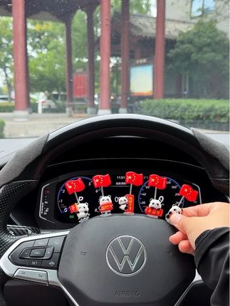 如果信仰有颜色,那一定是中国红这款熊猫小红旗放在车里家里办公室太好看了#五星红旗#我爱我的祖国#红旗摆件#车载摆件#原创视频