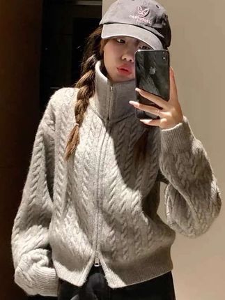 #针织开衫毛衣 #针织开衫 #秋冬新款 #慵懒风 #小个子穿搭 秋冬软糯慵懒风小个子宽松外搭针织衫上衣立领拉链开衫毛衣外套女