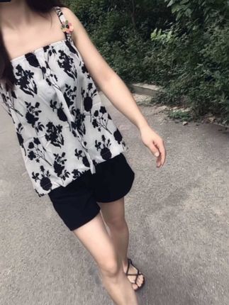 不要在任何人身上找安全感和归属感 六点的早餐和半夜的夜宵可以自己吃 玫瑰可以买 夜晚一个人睡更踏实#穿搭 #夏季穿搭 #显瘦穿搭 #今日穿搭