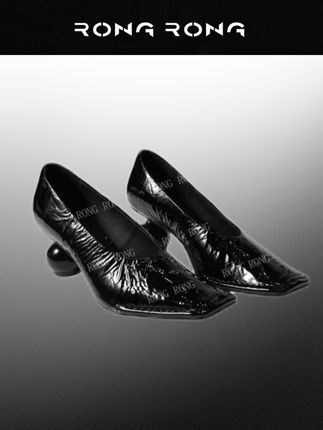 羊皮方头异形跟时尚高跟鞋,这款鞋子穿出去几乎不会撞款,而且给人的感觉真的很前卫! #高跟鞋给不了平底鞋的安稳 #高跟鞋 #高跟鞋穿搭 #高跟鞋分享