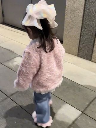 用青春养大的孩子 如今有了小大人的模样原谅我的母爱滤镜 在我眼里你永远闪闪发光即便生活被一地鸡毛填满但依然觉得你值得#女儿穿搭 #生女儿就要这样穿 #女宝穿搭 #萌娃穿搭