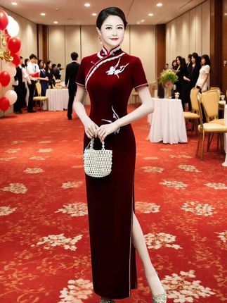 走秀旗袍 气质舞台演出服#优雅气质 #敬酒服 #走秀旗袍 #旗袍 #精致优雅 @DOU+小助手
