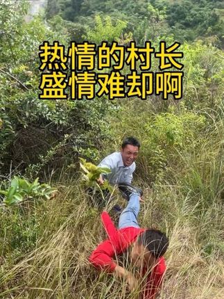 热情的村长在村口等你吃板栗哦,你什么时候来呀?#我要上热门 #在视频里看到了全国土特产 #晒晒家乡的秋天 #各省有自己的丰收美食 #我的乡村生活 @DOU+小助手 @抖音小助手