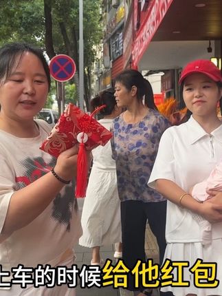 今天小八三石们烤肉店正式开业,幺妹老林去准备帮忙,在送上祝福