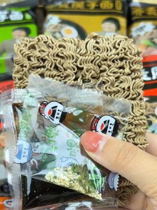 嗨吃家 龙年荞麦面75g*12袋魔芋代餐面泡面非油炸上班族速食早餐#健康减脂 #美味佳肴等你来 #夜宵吃什么 #追剧解馋必备 #自律饮食
