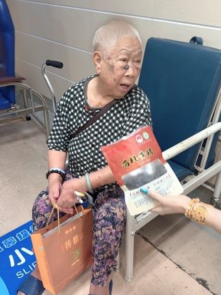 九十一岁的奶奶👵超喜欢吃黄精,身体不好更适合吃黃精#身体健康比什么都重要 #黄精药材