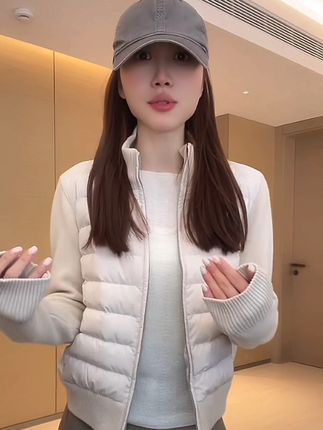 显瘦不臃肿,时尚洋气性价比超超超高的90白鹅绒拼接绵羊毛超赞 SW速惟拼接短款鹅绒立领长袖厚款修身轻薄保暖外套!#90白鹅绒拼接绵羊毛羽绒服#高级感穿搭 #显瘦不臃肿 #短款立领修身轻薄羽绒服 #时尚洋气又减龄羽绒服