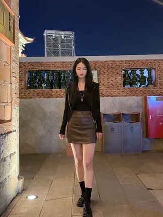 #舒适与时尚兼备#皮裙穿搭 ##穿什么衣服出门