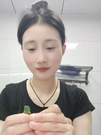 好几天没清洁了~真脏~经常出门化妆的姐妹们一周用2次~毛孔清洁了~护肤才能更好吸收!#好物推荐🔥 #野菜深层清洁霜 #毛孔清洁 #点击视频左下角定位抢购
