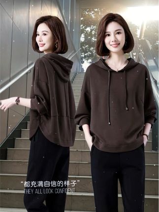 新款女春秋中年妈妈宽松显廋慵懒风薄外套爆款卫衣上衣#显瘦穿搭 #时尚卫衣 #运动套装穿搭 #休闲减龄穿搭 #早秋穿搭 感穿搭 @抖加上热门dou+热点宝