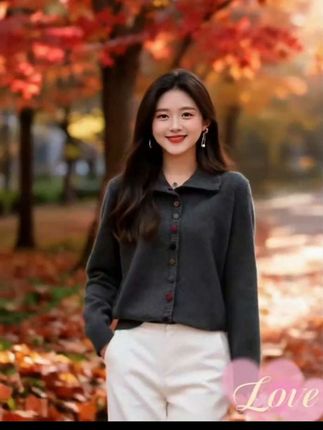 哥弟阿玛施正品秋季女士高领彩扣针织衫时尚开衫宽松显瘦百搭外套#秋季搭配 #时尚减龄穿搭