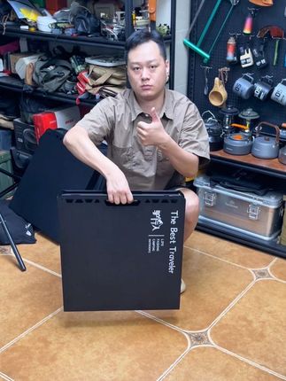 只需要两步三秒就能打开使用的多功能液压战术桌,可以满足6到8人户外烧水喝茶野餐烧烤!#露营装备 #户外露营 #户外装备 #多功能战术桌#半自动液压战术桌