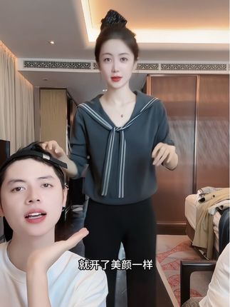 给人眼前一亮的上衣,海军领的设计减龄又显脸小,内搭外穿都很好看,很百搭#小小101 #减龄穿搭 #秋冬新款 #毛衣穿搭 #ootd