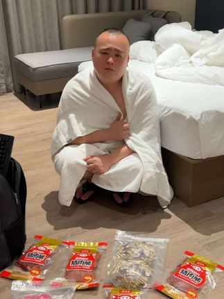 我真的是明天来带猪肉脯的#搞笑视频 #意想不到 #专治不开心 #万万没想到 #猪肉铺 @爱家姑嫂(大丽) @小丽夫妇 @爱家姑嫂(小丽)