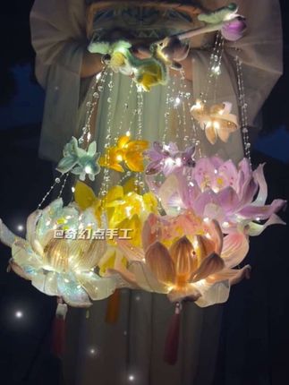 中秋提花灯 好事会发生,今年中秋做一个莲莲有鱼花灯,好运连连 年年有余#好运莲莲 #莲花灯 #古风 #中秋节手工灯笼 #扭扭棒