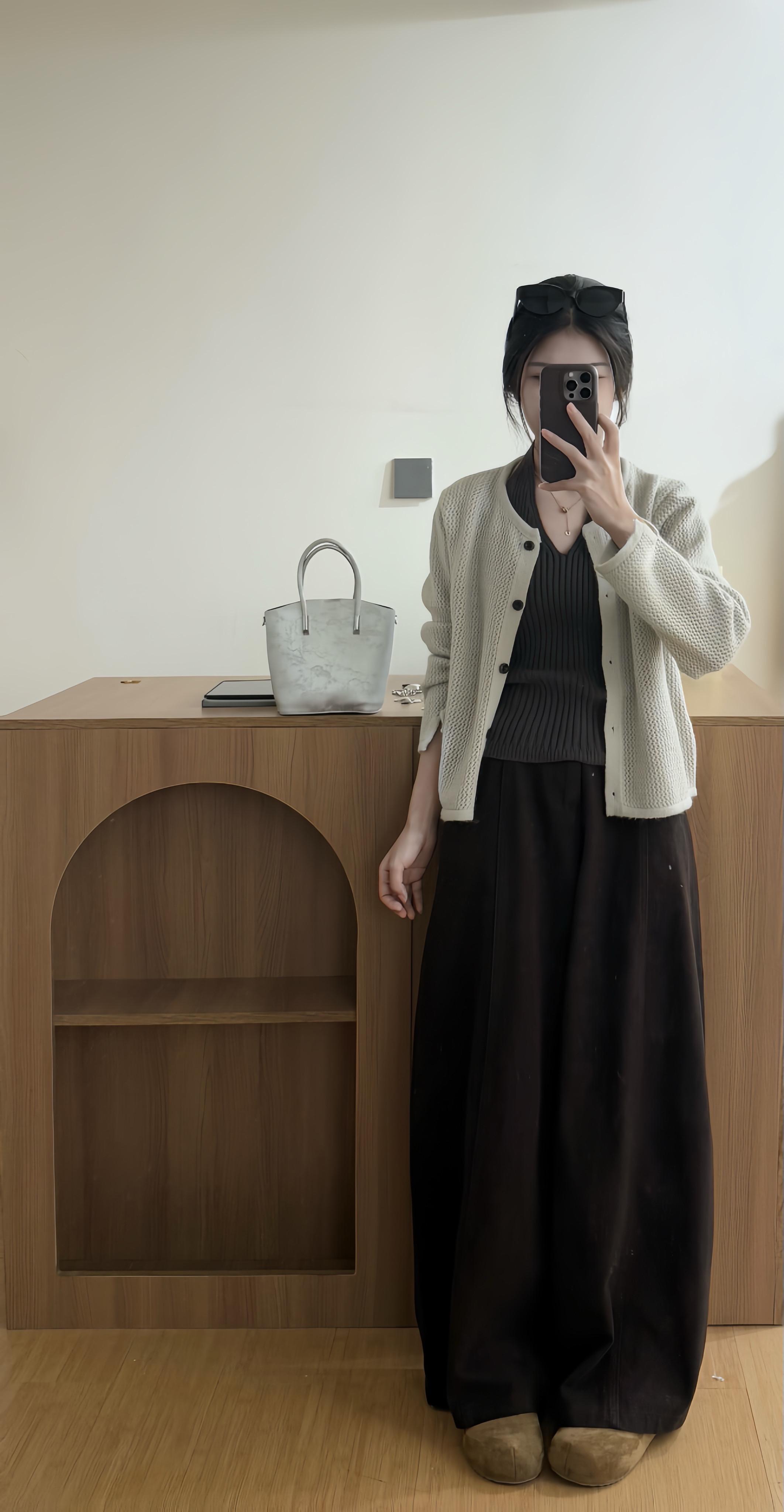 早秋小个子穿搭。又是一个秋带走了夏天的风#极简穿搭 #温柔穿搭 #小个子穿搭 #韩系穿搭 #通勤穿搭