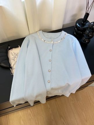 #清仓捡漏 奶呼呼~软糯蓝色2025早秋新款珠珠装饰别致设计感针织开衫毛衣女 #软糯毛衣 #品质女装 #小众设计感 #气质减龄穿搭 @抖加🔥上热门🔥dou+🔥热点宝 @DOU+小助手