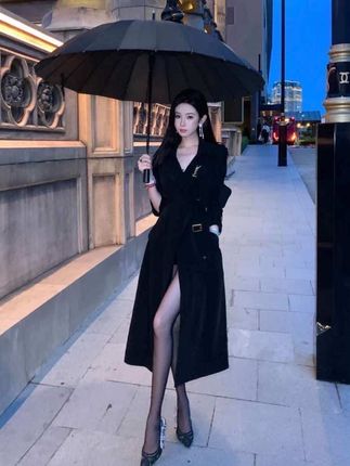 【雅乔定制】冷艳禁区 高级感时尚黑色中长款风衣外套 #气质美女穿搭 #风衣外套#早秋高智感职场穿搭 #被秋日氛围感穿搭拿捏了 #早秋显身材平价上衣合集 @抖加🔥上热门🔥dou+🔥热点宝 @抖音小助手 @抖音热点