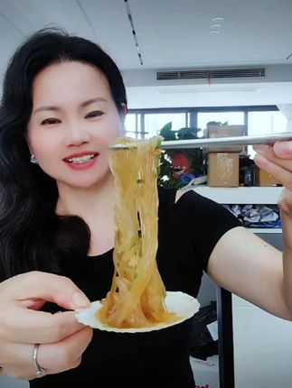 四个人的晚餐,这点菜够吃吗#蒜蓉粉丝蒸扇贝 #蒜蓉酱