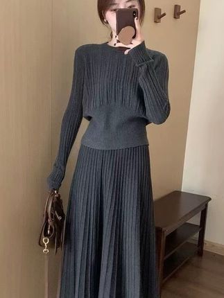 韩系早秋穿搭灰色针织衫百褶半身裙一整套女高级感时尚两件套装#梨形身材穿搭 #温柔穿搭 #强烈推荐 #大码搭配 #气质范