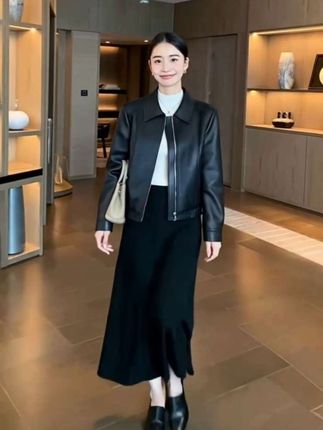 早秋新款小个子皮夹克黑色短款上衣 #早秋穿搭公式来了#如果上班都穿流光高智风 #早秋不费力显贵穿搭#微胖女生怎么穿出早秋氛围感#高个子女生的早秋穿搭