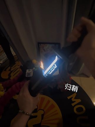 谁能拒绝一把酷炫的火光光剑啊!#酷炫 #光剑 #玩个很新的东西