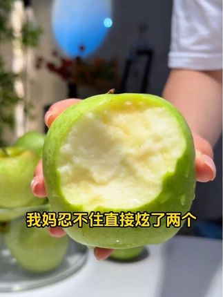 没尝过王林苹果真的亏! 明明是青苹果却超惊艳,果肉脆嫩无残渣,酸甜的汁水在嘴里爆开,浓郁的果香瞬间征服味蕾#脆嫩多汁 #优质农产品 #产地直发 #新鲜应季水果 #高端水果