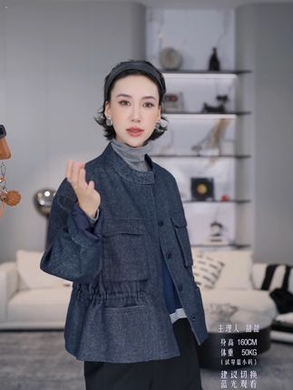 今年冬天想要穿出高级感,那一定少不了这件羊毛工装大衣了,它就是那种一眼看过去就让人觉得很有品味的感觉,无论是从面料还是版型设计都超棒!穿上身瞬间提升气质,走在街上回头率超高#高级感穿搭 #简约大气 #今日穿搭 #穿出高级感 #气质范