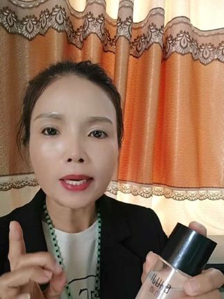 姐妹们快来抢这个初迹护肤甘油,现在价格真的太合适了!它里面添加了维生素E,可以很好的给肌肤补充水分,让皮肤更加滋润光滑,而且很好吸收,涂完之后皮肤很清爽,一点也不油腻。每天早晚洗完脸之后坚持用,皮肤会变得越来越好,趁现在划算赶紧囤! #女人爱自己 #自用好物分享 #好东西一起分享 #好用不贵