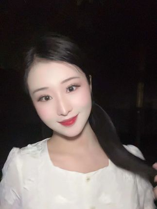不必在乎不真实的言语而限制你所有的可能性,就相信自己吧 #美女#糟糕是心动的感觉