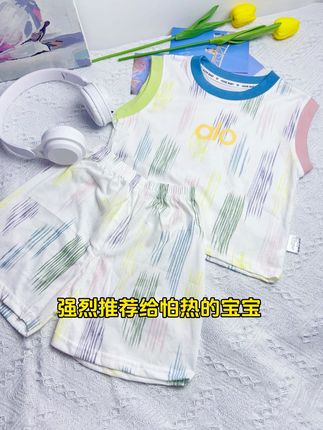 强烈推荐给怕热的宝宝!凉凉滑滑的纯棉背心套装,贴身穿别提多舒服凉快了,宽松版型胖宝宝也可以穿,刷到的妈妈赶紧安排!