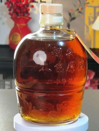 中秋团圆喝吴越稽山黄酒!16度微醺,1.5L玻璃坛装,半甜如蜜,入口绵柔,不含焦糖色,送礼自饮都体面!#黄酒 #花雕酒 #绍兴黄酒 #好喝不贵 #好酒推荐
