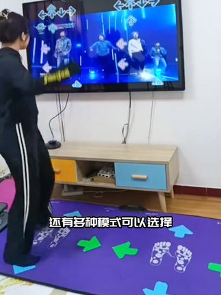 放假在家写完作业就来跳一跳,不再抱着手机一直玩游戏了!#跳舞毯 #亲子运动 #增强体质 #让孩子远离手机 #居家锻炼