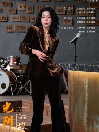 #图文伙伴计划 #早秋高智感职场穿搭 #轻松拿捏慵懒风穿搭 #中性风入秋穿搭灵感 #初秋一周不重样穿搭 @生活服务热点中心 @巨量千川 @热点小助手