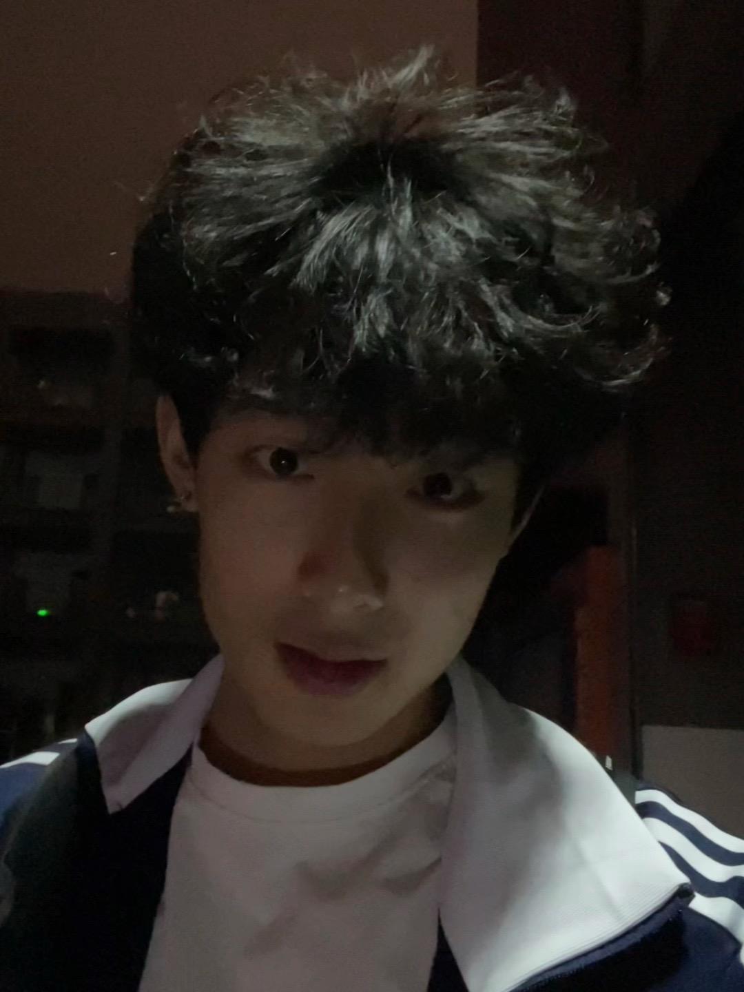 看到你第一眼就能够让我心动💗 #少年感 #日常分享 #卷毛