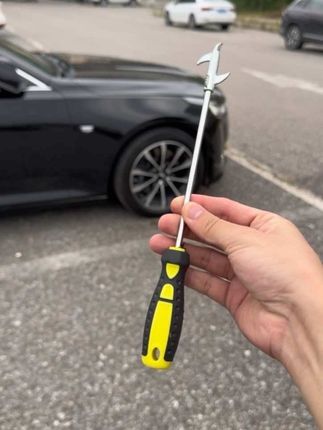轮胎两次被石子扎破 高速差点爆胎,跑高速前切记要检查轮胎清理石子!#轮胎清石钩 #安全行车 #车品好物分享